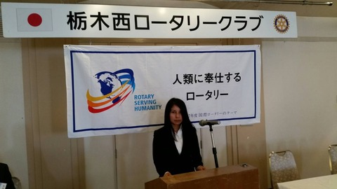 お礼の挨拶をするヒト・ジョセリンさん13792