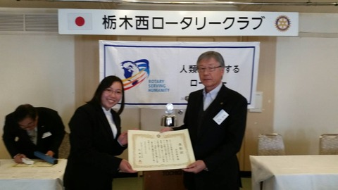 表彰を受ける今内さん13794