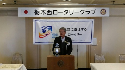 代行で会長挨拶をする狐塚副会長13797